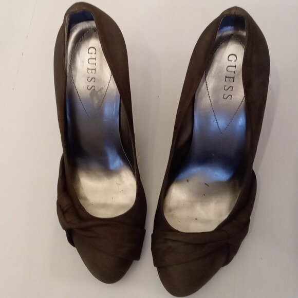 GUESS Womens Patricee Stiletto High Heels Pumps size 10 Gray Suede Leather Shoes - Picture 2 of 5